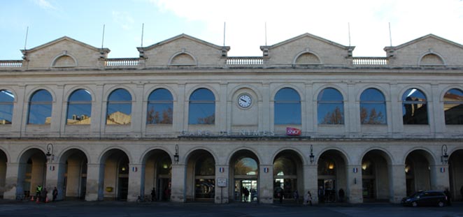 façade de la gare de Nîmes